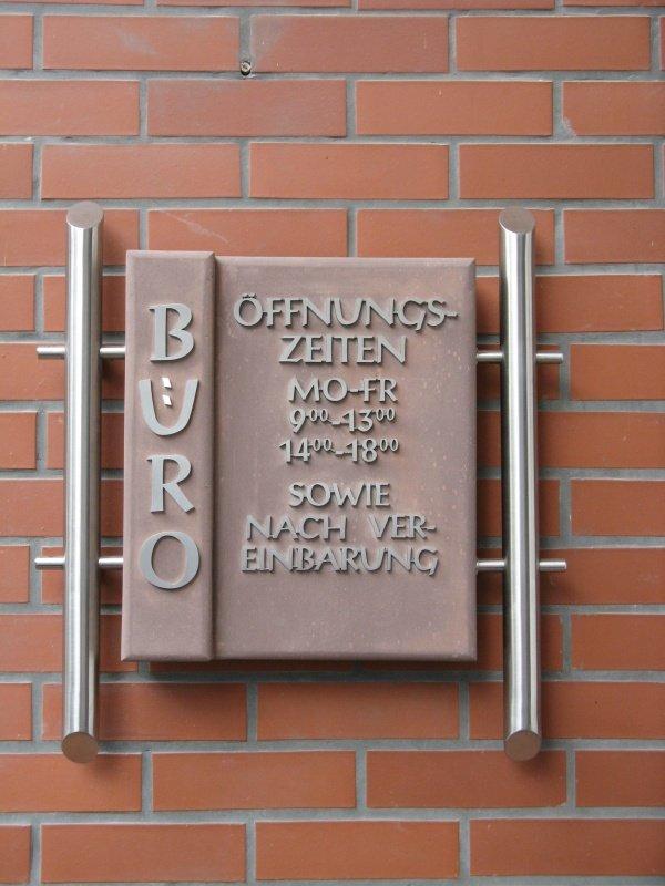 Metallhalterung für Schild für Öffnungszeiten